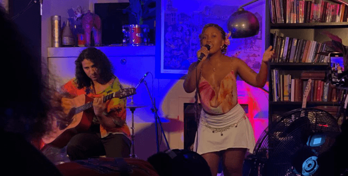 lonnie Mak performing on stage with soul-stirring vocals